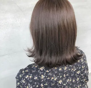 ミディアム カラー 小森 樹奈のヘアスタイル