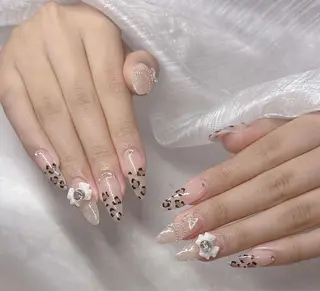 ネイル Lee Nailsのネイルデザイン