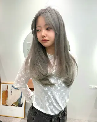 セミロング ✨ブリーチ特化 moc立川　工藤✨のヘアスタイル