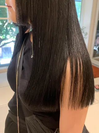 ロング 赤みオフの透明感職人 /ケア重視の美髪施術のヘアスタイル