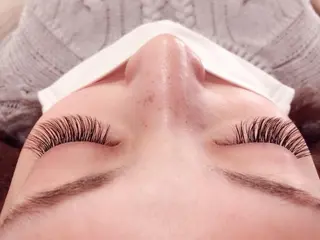 マツエク・マツパ RADnoel 梅田茶屋町のヘアスタイル