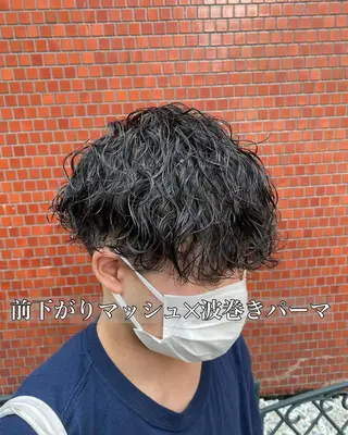 パーマ メンズ 三ノ宮フェザーパーマ 蕃本 啓利のヘアスタイル
