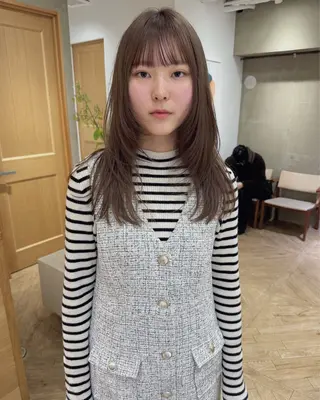 セミロング カラー 名古屋レイヤーカット LORENハダのヘアスタイル