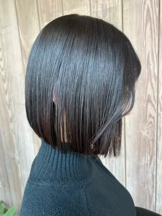 ミディアム 西田 朋華のヘアスタイル