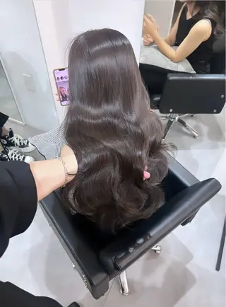 ロング erena /  艶カラー🖤のヘアスタイル