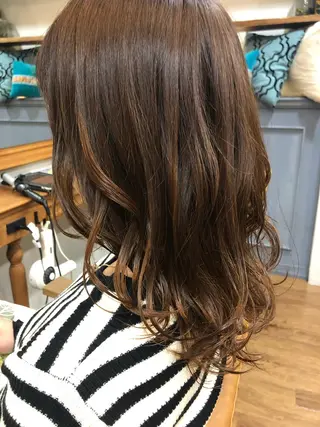 ミディアム 新井 友菜のヘアスタイル