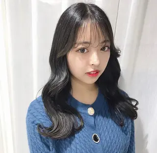 ロング CITY louwe 脇坂彩音のヘアスタイル