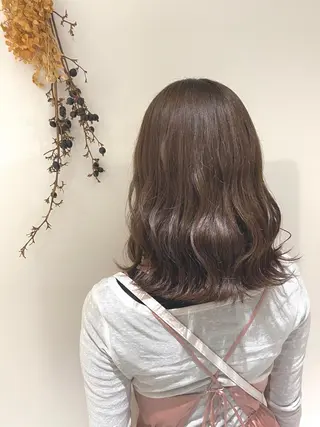 ミディアム カラー ベージュ指名No1 加賀詩織のヘアスタイル