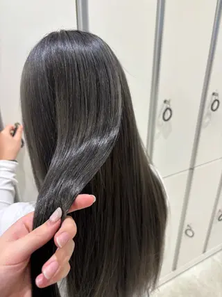 カラー カミヤ ミウのヘアスタイル