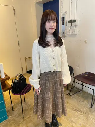 セミロング カラー MIOベージュカラー 柔らかいカラーのヘアスタイル