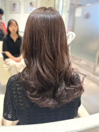 ロング パーマ コテ巻き風パーマ/ キミシマカイトのヘアスタイル