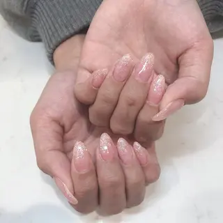 ネイル Raviy  新宿店所属・わたなべ あやかのネイルデザイン