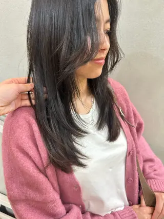 セミロング 髪質改善 / 透明感 カラー / 冨成のヘアスタイル