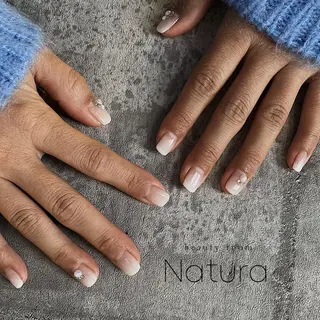 ネイル マツエク・マツパ アイブロウ beautyroom Naturaのネイルデザイン