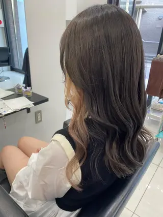 セミロング カラー 小顔ショート🦋 八巻ちさとのヘアスタイル