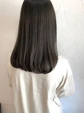 セミロング カラー conne&riri所属・MAYU 💚森下のヘアスタイル