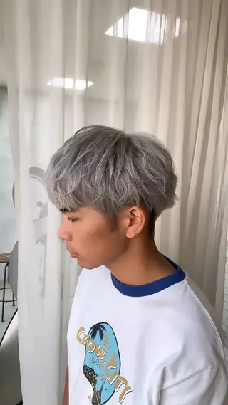 ショート 派手髪支持率No1 Eisukeのヘアスタイル