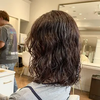 ミディアム パーマ ELLE salon サエのヘアスタイル