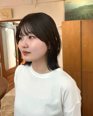 ミディアム aiko【艶カラー ・ミニモ年内で終了】のヘアスタイル