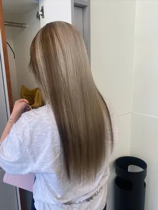 ロング カラー ハイトーン大得意 ×レイヤー🌜aiのヘアスタイル