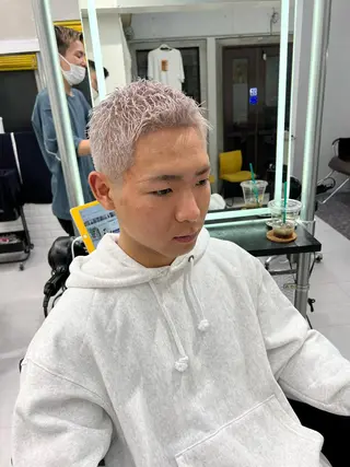 カラー メンズ 断髪刈舞所属・フェード・メッシュ ハイトーン/fumaのヘアスタイル