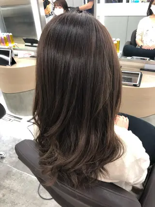 セミロング カラー 艶カラー🩶縮毛矯正 辻紗耶加のヘアスタイル