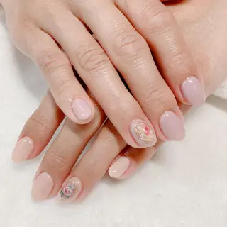 ネイル 根津 綾子のネイルデザイン