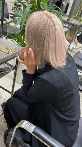 ショート カラー Kvell&Co.所属・ハイトーン カラーのヘアスタイル