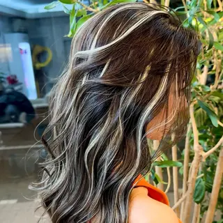 ロング カラー Cure2所属・🌈白いハイライト 🌈 🐶ノザワ🐶のヘアスタイル