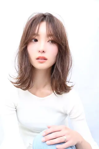 ミディアム カラー 髙木 優衣のヘアスタイル