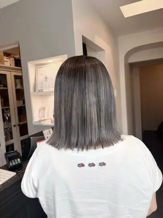 ミディアム カラー 栗林 茉那のヘアスタイル