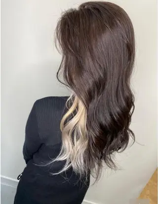 ロング カラー 小嶋 真滋のヘアスタイル