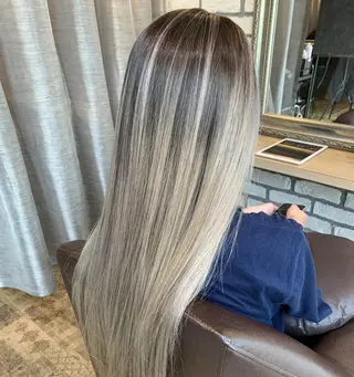 セミロング カラー 西中エリアNo.1✨ 髪質改善ラビマーニのヘアスタイル