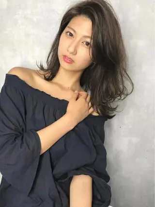 ミディアム カラー TOMOYAレイヤー ブリーチ縮毛矯正のヘアスタイル