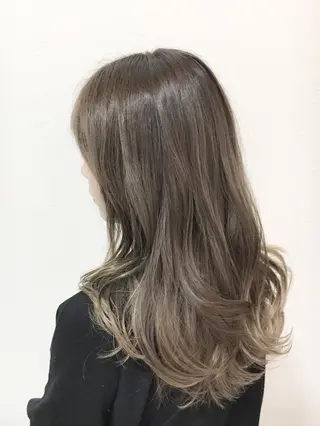 セミロング カラー 山田 守のヘアスタイル