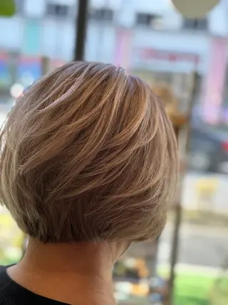 ショート カラー レイヤーカット✨ 艶髪藤野のヘアスタイル