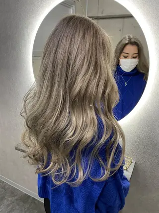 ロング カラー Kvell&Co.所属・ハイトーン カラーのヘアスタイル