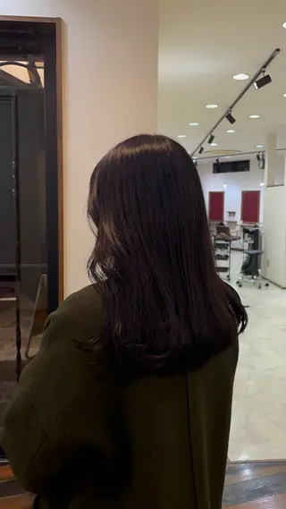 セミロング カラー CEEK NO.4所属・野口 侑依奈のヘアスタイル