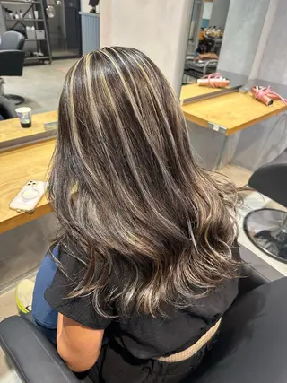 セミロング カラー 💖ハイライト/ハイ トーン💖MIKIのヘアスタイル