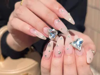 ミディアム NAIL SALON FLOR所属・キラキラネイル/ 韓国ネイルMAKIのネイルデザイン