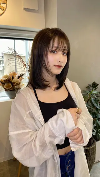 ミディアム akane/ 縮毛矯正/暖色のヘアスタイル