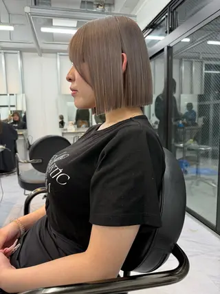 ショート カラー 宮崎　達也 ミルクティーベージュのヘアスタイル