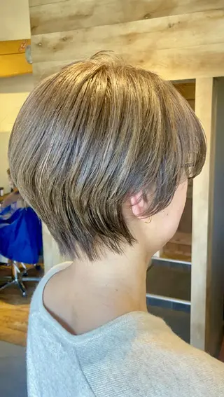 ショート 相澤 優色のヘアスタイル