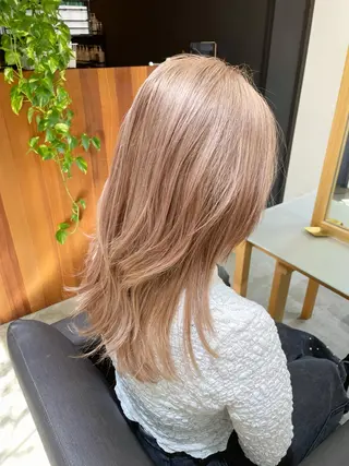 ロング カラー 白柳 百華のヘアスタイル