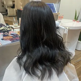 ロング カラー 袴田 菜緒のヘアスタイル