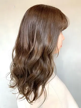 セミロング カラー ハイライトが 得意なニキです😊のヘアスタイル