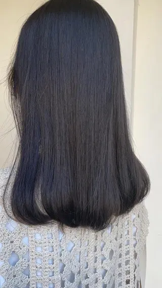 ミディアム 栗林 茉那のヘアスタイル