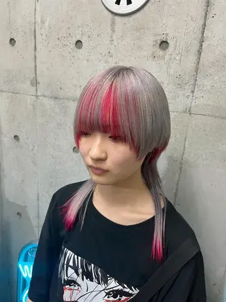 カラー ウルフカットデザイン カラー特化アールイーのヘアスタイル