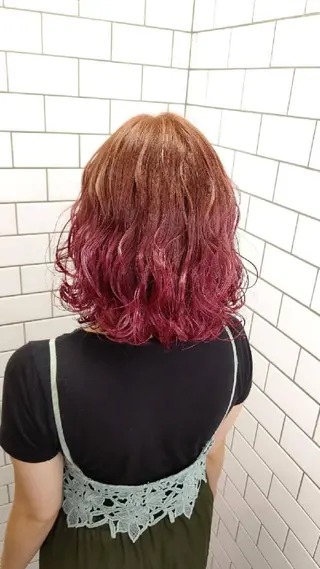 ミディアム カラー LUXBE GALLERY なんば駅前店所属・ラックスビーギャラリ ー AKICOのヘアスタイル