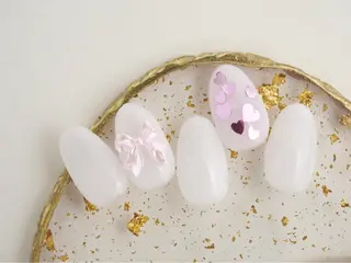 ネイル WHITE NAIL 宝塚所属・中田 未優のネイルデザイン